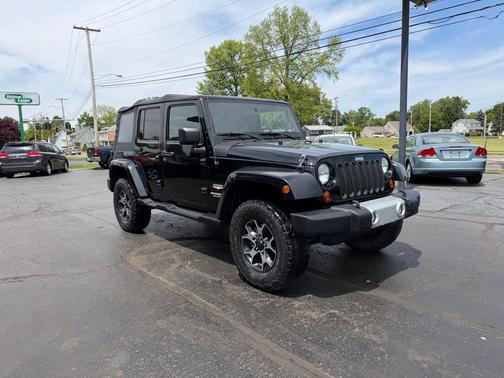 BLACK 2010 Jeep Wrangler Unlimited Sahara