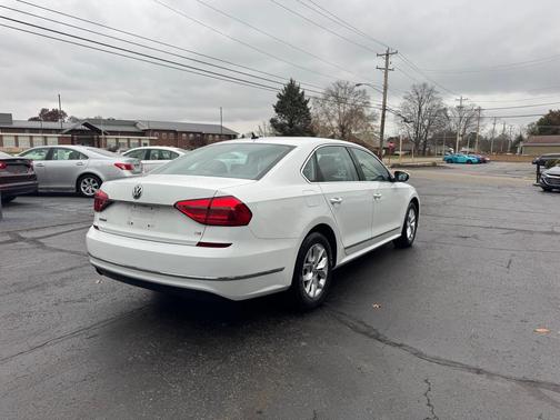 2016 Volkswagen Passat 1.8T S