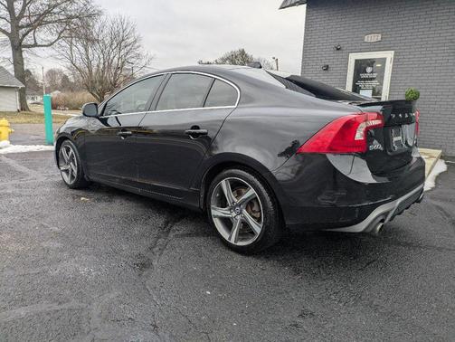 2015 Volvo S60 T6 R-Design Platinum