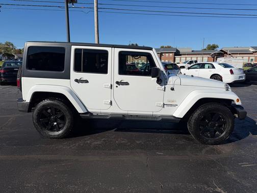 WHITE 2013 Jeep Wrangler Unlimited Sahara