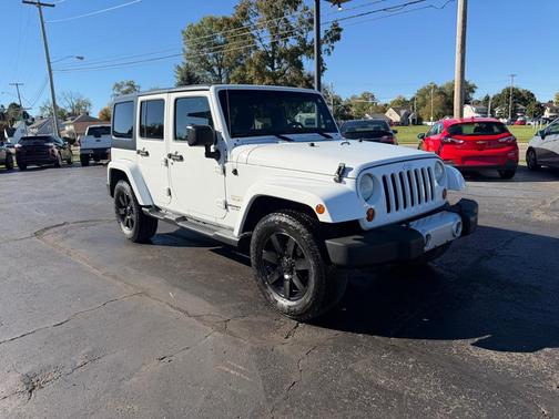 WHITE 2013 Jeep Wrangler Unlimited Sahara