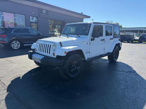 WHITE 2013 Jeep Wrangler Unlimited Sahara