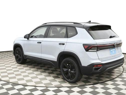 2025 Volkswagen Taos 1.5T SE Black