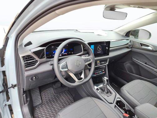 2025 Volkswagen Taos 1.5T SE Black