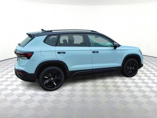 2025 Volkswagen Taos 1.5T SE Black