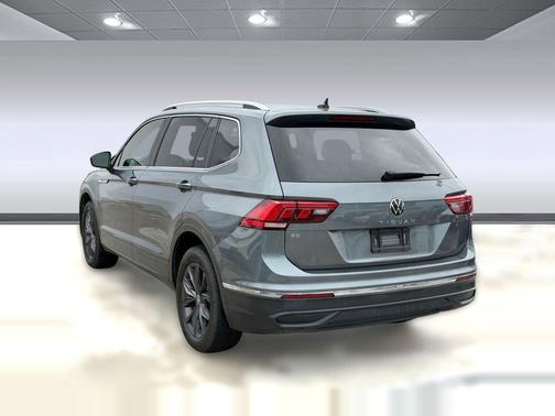 Platinum Gray Metallic 2023 Volkswagen Tiguan 2.0T SE