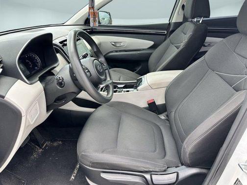 2022 Hyundai TUCSON SE