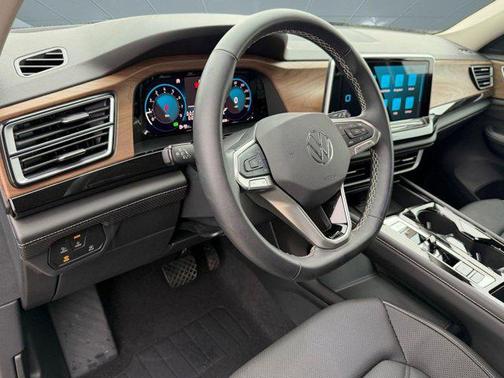 deep black pearl 2026 Volkswagen Atlas 2.0T SE w/Technology