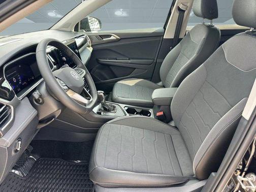 2025 Volkswagen Taos 1.5T SE Black