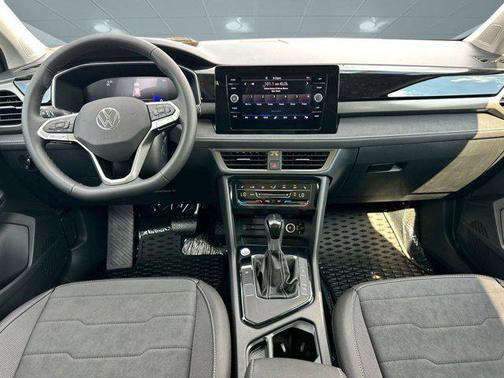 2025 Volkswagen Taos 1.5T SE Black