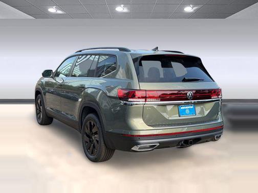 avocado green pearl 2026 Volkswagen Atlas 2.0T SE w/Technology