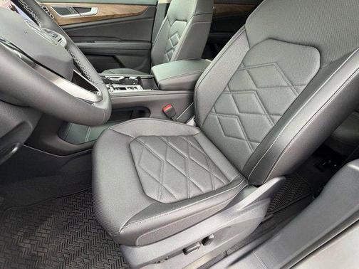silver mist metallic 2026 Volkswagen Atlas 2.0T SE w/Technology