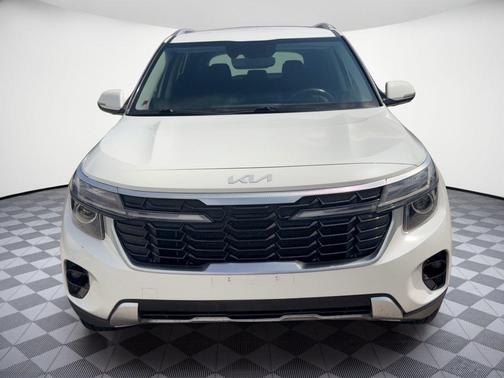 Snow White Pearl 2024 Kia Seltos EX