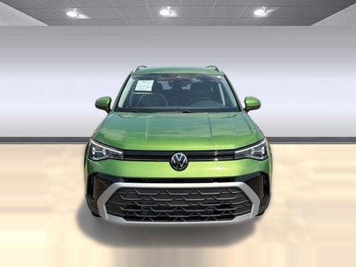 Bright Moss Green Metallic 2026 Volkswagen Taos SE
