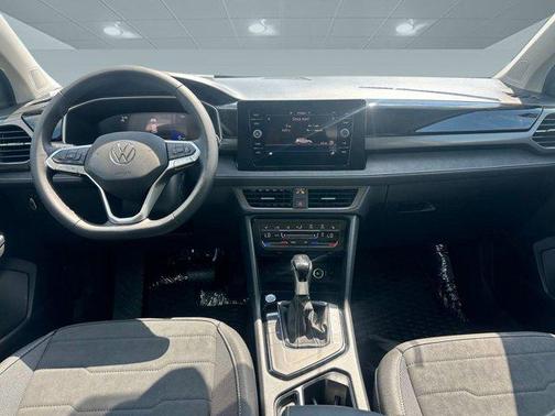 2025 Volkswagen Taos 1.5T SE Black