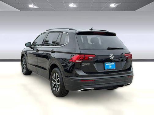 Deep Black Pearl 2019 Volkswagen Tiguan 2.0T SE