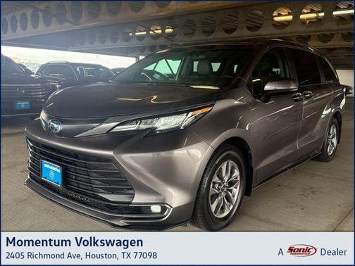 2021 Toyota Sienna XLE 8 Passenger