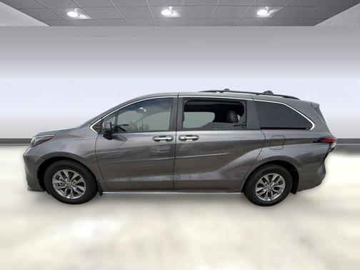 2021 Toyota Sienna XLE 8 Passenger