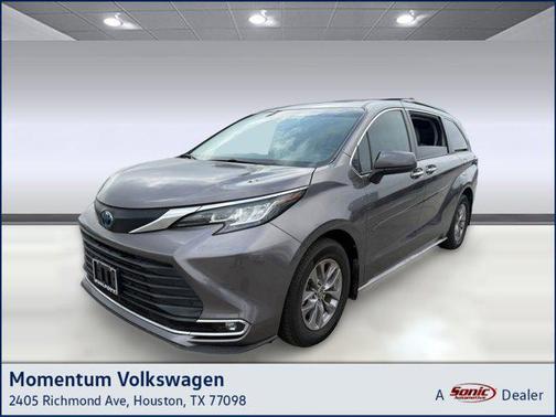 2021 Toyota Sienna XLE 8 Passenger