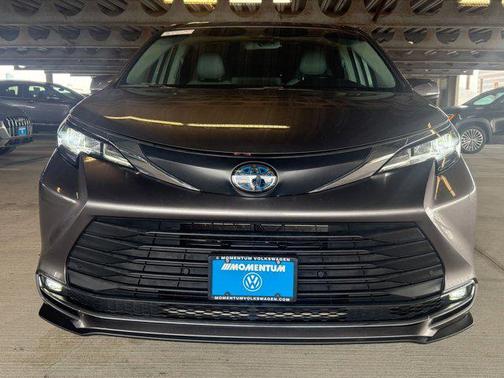 2021 Toyota Sienna XLE 8 Passenger