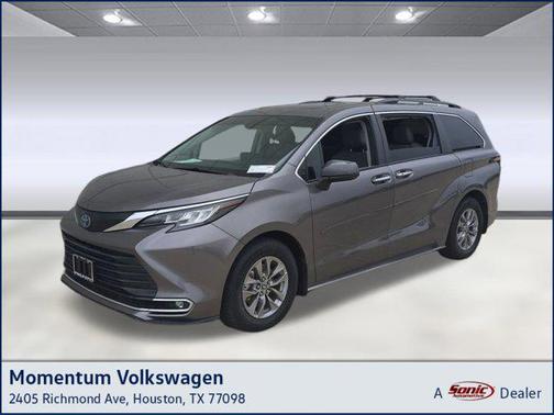 2021 Toyota Sienna XLE 8 Passenger