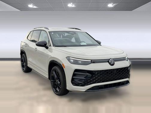 sandstone 2026 Volkswagen Tiguan 2.0T SE R-Line Black