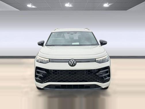 sandstone 2026 Volkswagen Tiguan 2.0T SE R-Line Black