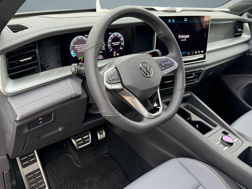 sandstone 2026 Volkswagen Tiguan 2.0T SE R-Line Black