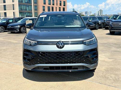 2025 Volkswagen Tiguan 2.0T SE R-Line Black