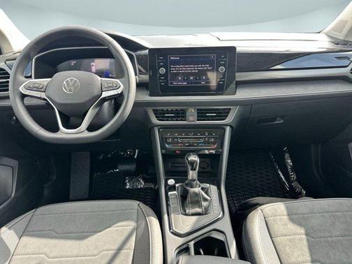 2025 Volkswagen Taos 1.5T SE Black