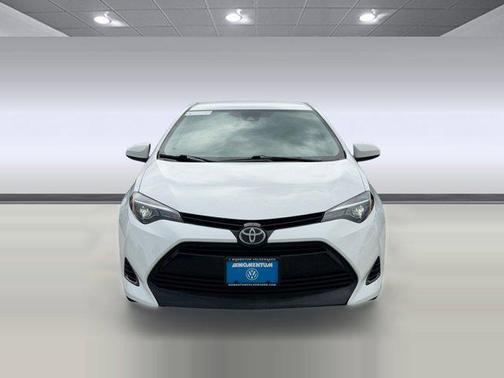Super White 2018 Toyota Corolla LE
