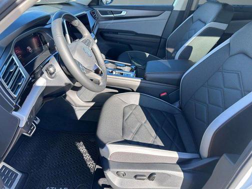 2026 Volkswagen Atlas Peak Edition