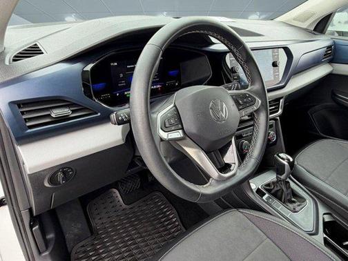 Pure White 2022 Volkswagen Taos 1.5T SE