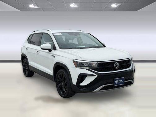 Pure White 2022 Volkswagen Taos 1.5T SE