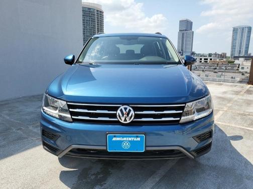 Photo 2 of 28 of 2020 Volkswagen Tiguan 2.0T SE