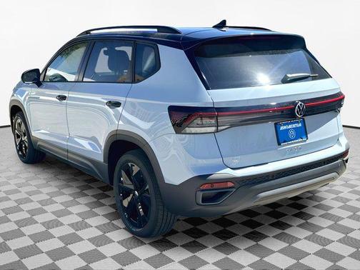 2025 Volkswagen Taos 1.5T SE Black