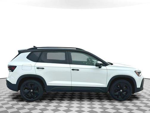 2025 Volkswagen Taos 1.5T SE Black