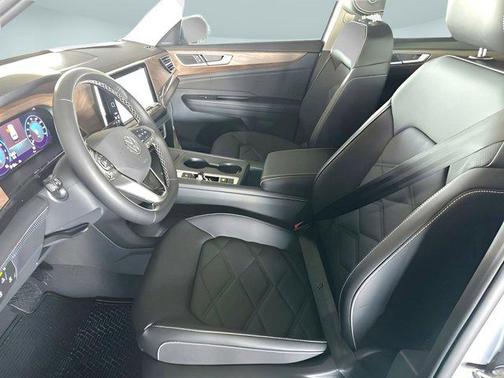2025 Volkswagen Atlas 2.0T SE