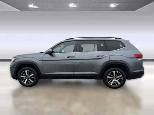 Platinum Gray Metallic 2022 Volkswagen Atlas 2.0T SE