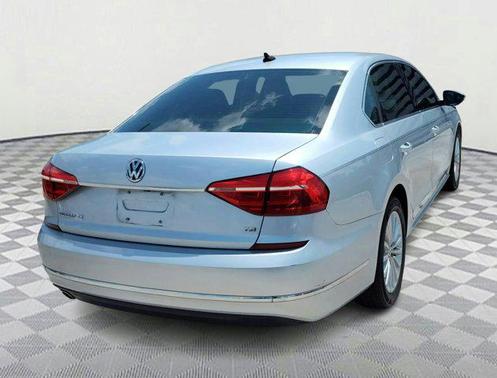 2016 Volkswagen Passat 1.8T SE w/Technology