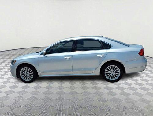 2016 Volkswagen Passat 1.8T SE w/Technology