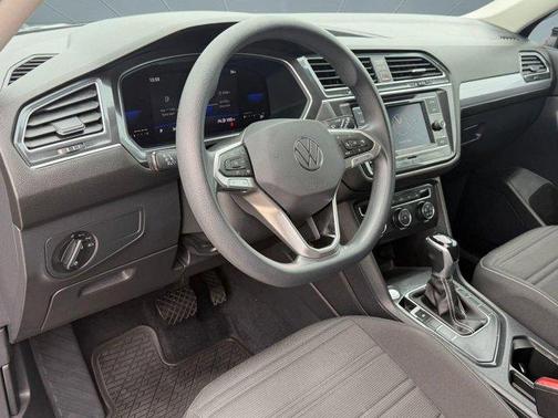 Deep Black Pearl 2022 Volkswagen Tiguan 2.0T S