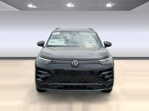 Deep Black Pearl 2026 Volkswagen Tiguan 2.0T SE R-Line Black