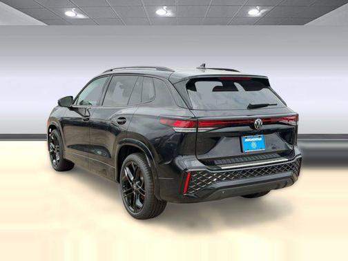 Deep Black Pearl 2026 Volkswagen Tiguan 2.0T SE R-Line Black