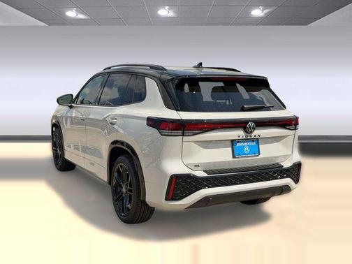 Sandstone w/Deep Black Roof 2026 Volkswagen Tiguan 2.0T SE R-Line Black