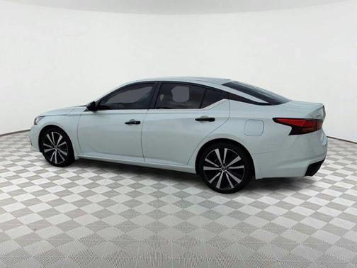 2021 Nissan Altima SR FWD