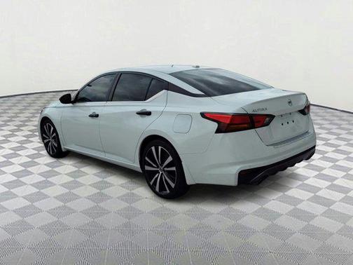 2021 Nissan Altima SR FWD