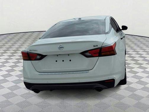 2021 Nissan Altima SR FWD