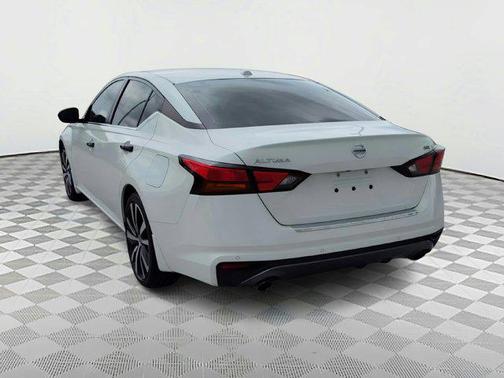 2021 Nissan Altima SR FWD