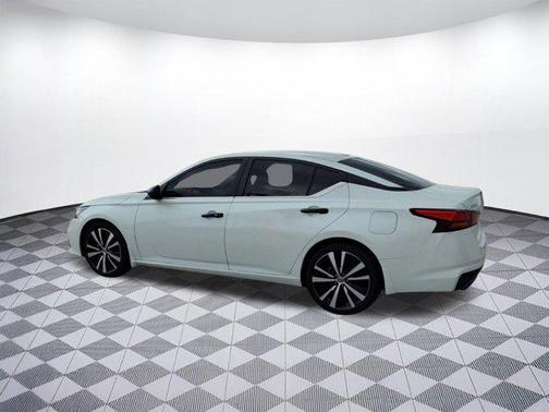 2021 Nissan Altima SR FWD